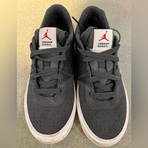 Big Kids Jordan series sneakers in black- excellent condition! Size 4